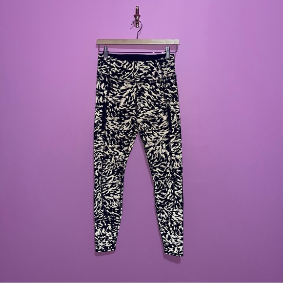 Athleta Leggings‎ Women’s Size Small Black Lynx Rainier Printed Tight Reflective - Picture 3 of 13